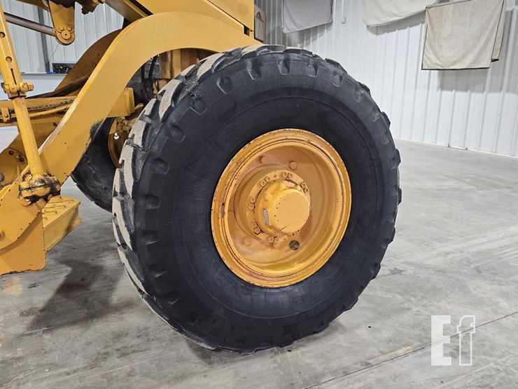 2004-caterpillar-143h-image-29