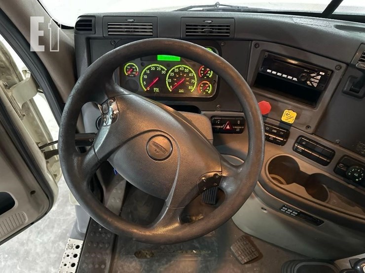 2017-freightliner-cascadia-125-image-14