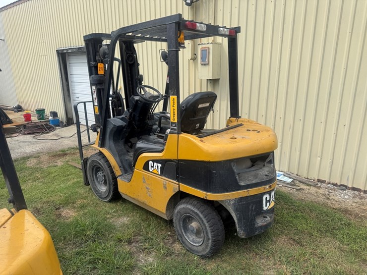cat-p5000-diesel-forklift---semi-pneumatic-tire---3-stage-mast---3,110-hours-showing-image-4