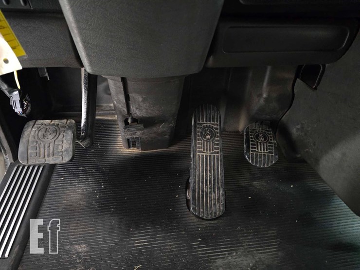 2012-kenworth-t800-image-11