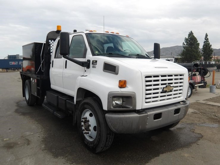 2009-chevrolet-c7500-service-truck-image-2