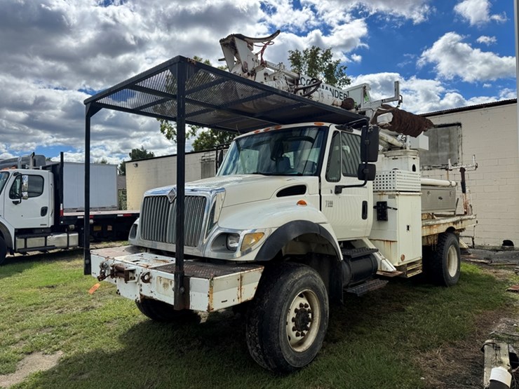 2003-international-workstar-7300-digger-derrick-truck---4wd---6-spd-manual-122,710-miles-showing-image-1
