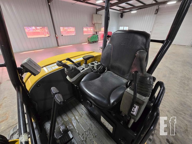 2022-caterpillar-303.5e2-cr-image-18