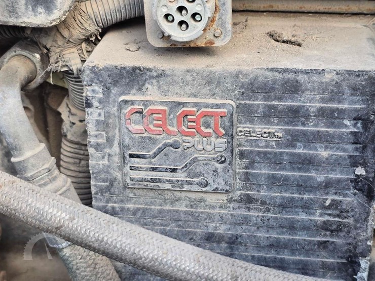 2001-freightliner-fld120-image-29
