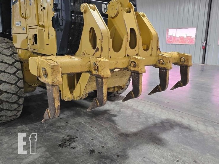 2011-caterpillar-140m2-image-13