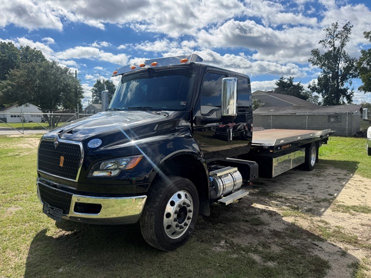 2023-international-mv607-sba-medium-duty-flatbed-rollback---176,222-miles-showing-image-1