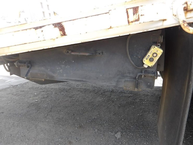 2007-international-7600-equipment-hauler-truck-image-12