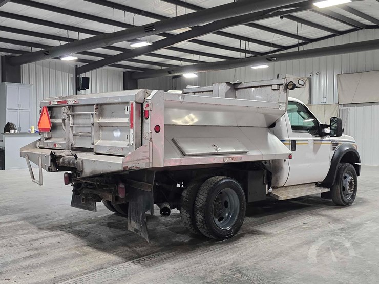 2010-ford-f550-image-3
