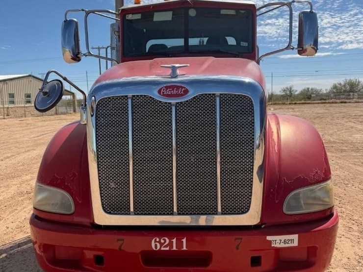 2013-peterbilt-386-image-7