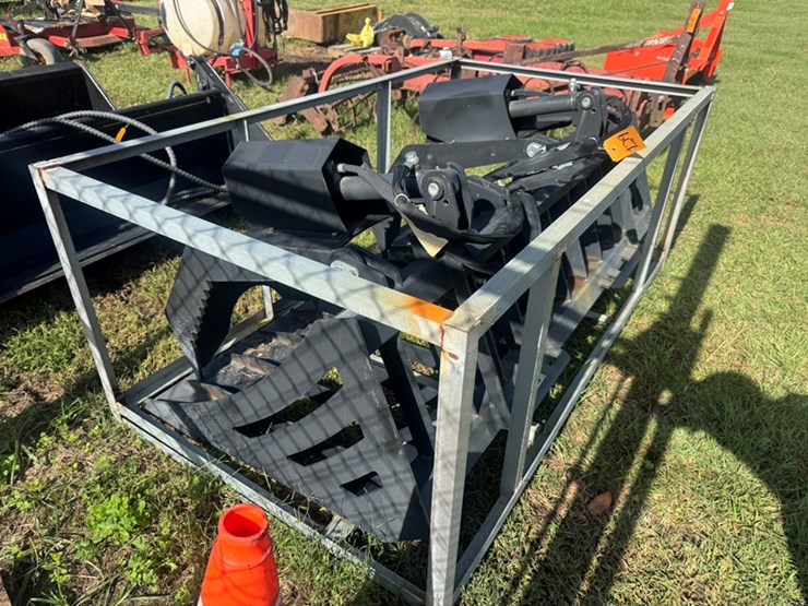 new-72"-skid-steer-rock-grapple-bucket-image-4