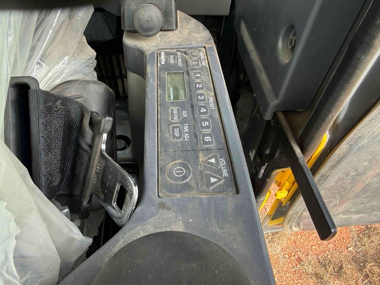 2021-komatsu-pc170lc-11-excavator-image-40