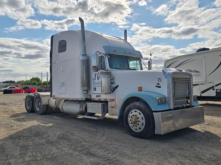 2001-freightliner-fld120-image-2