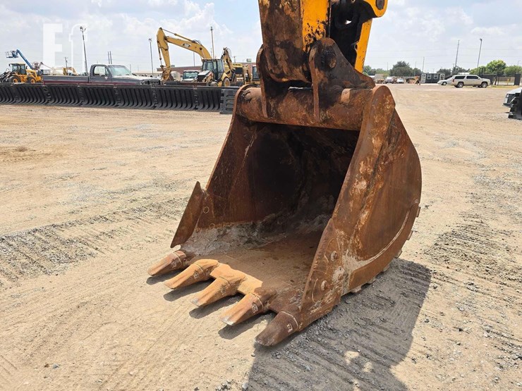 2023-jcb-220x-lc-image-9