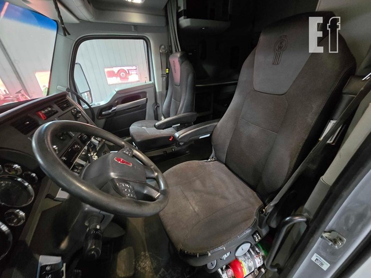 2020-kenworth-t680-image-9