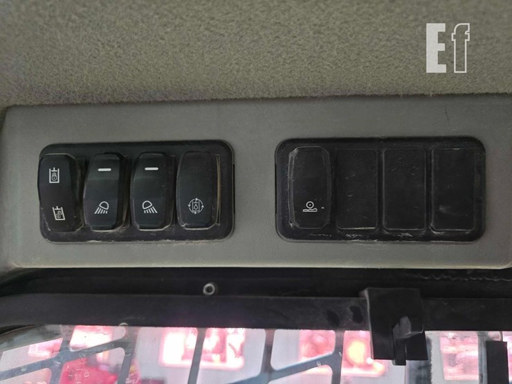 2021-caterpillar-289d3-image-19