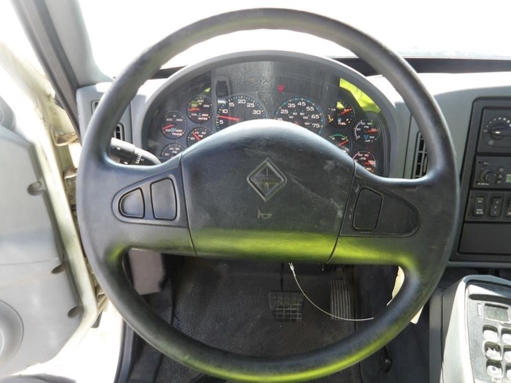 2007-international-7600-equipment-hauler-truck-image-18