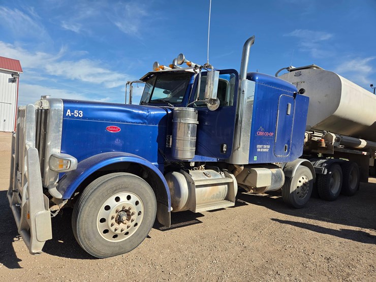 peterbilt-379-semi-image-1