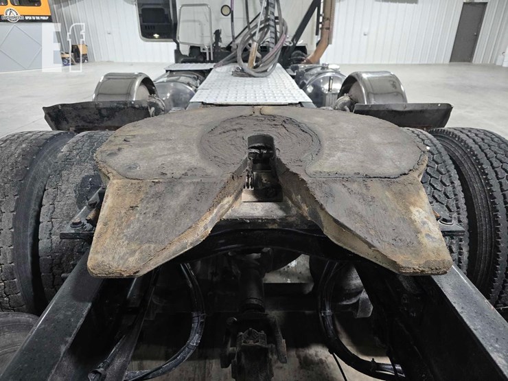 2020-mack-granite-64bt-image-15