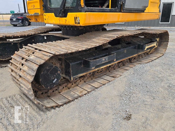 2023-jcb-220x-lc-image-29