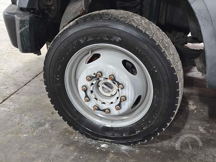 2010-ford-f550-image-18