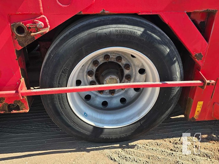 2014-peterbilt-388-image-31