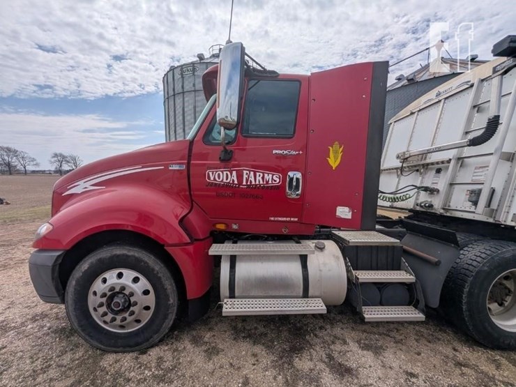 2012-international-prostar-image-2