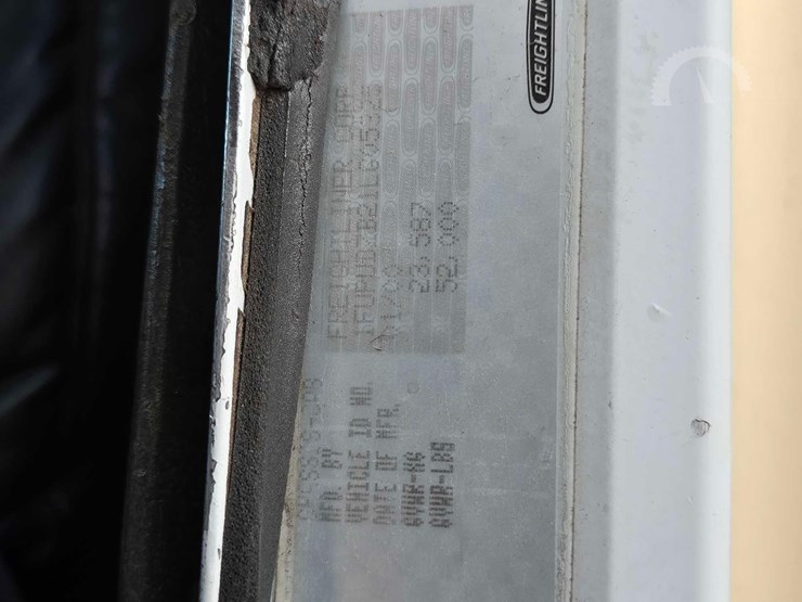 2001-freightliner-fld120-image-30
