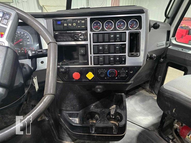 2020-mack-granite-64bt-image-13