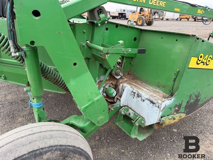 john-deere-moco-946-pull-type-swather-image-37