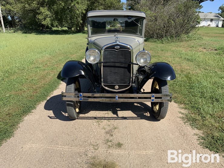1931-ford-model-a-car-image-2