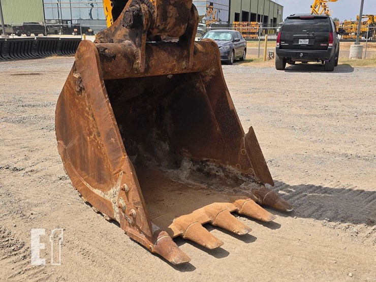 2023-jcb-220x-lc-image-10