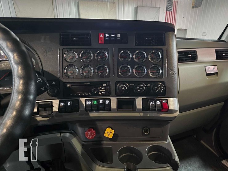 2020-kenworth-t680-image-14