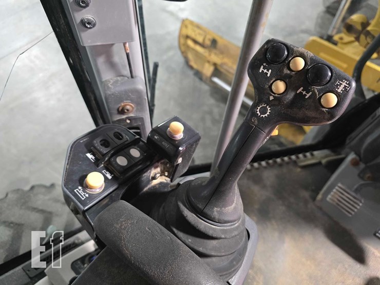 2009-caterpillar-120m-image-20