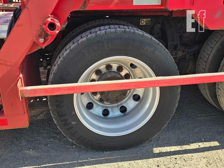 2014-peterbilt-388-image-28