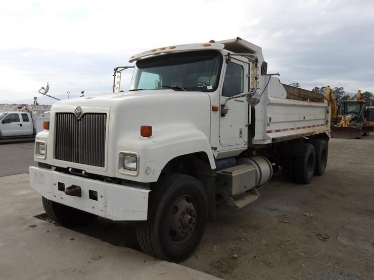 2002-international-5500i-dump-truck-image-1