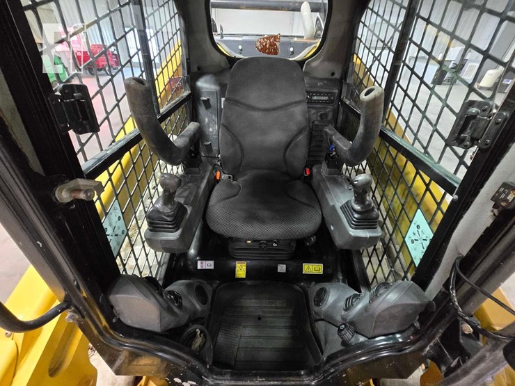 2021-caterpillar-299d3-image-14