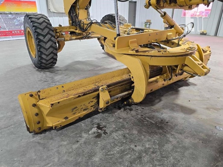 2010-caterpillar-120m-awd-image-12