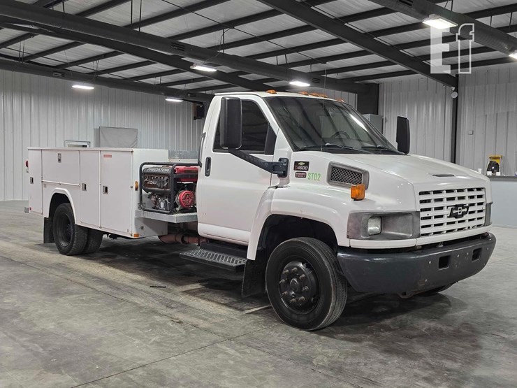 2009-chevrolet-kodiak-c4500-image-2