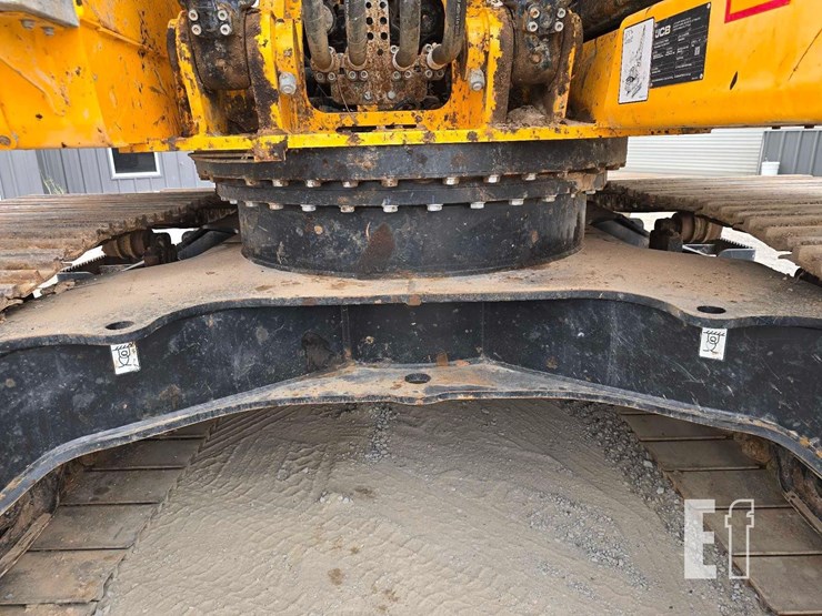 2023-jcb-220x-lc-image-24