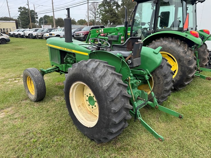 john-deere-830-2wd-diesel-tractor-image-4
