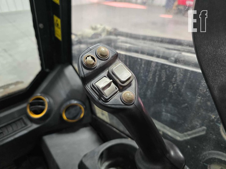 2021-jcb-3ts-8t-image-17