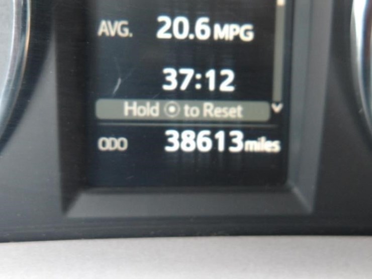 2016-toyota-rav4-xle-image-16
