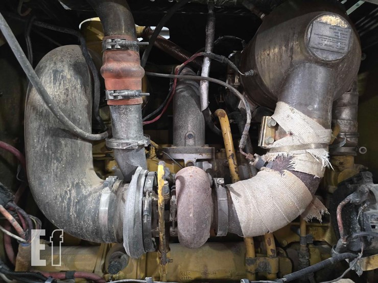 2004-caterpillar-143h-image-31