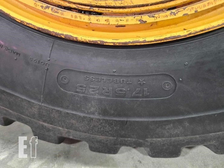 2010-caterpillar-120m-awd-image-32