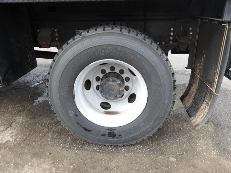 2009-chevrolet-c7500-service-truck-image-5