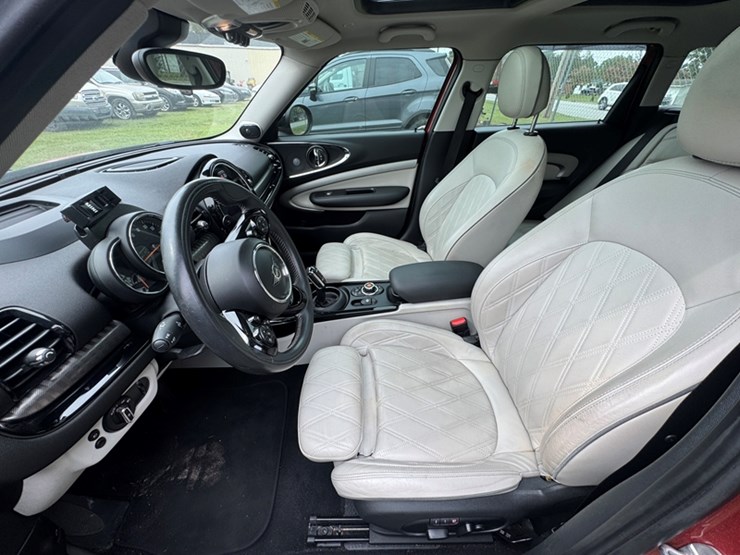 2020-mini-cooper-clubman-s-4door-hatchback-2.0l-4-cylinder-turbo-–-auto-trans---66,760-miles-showing-image-5