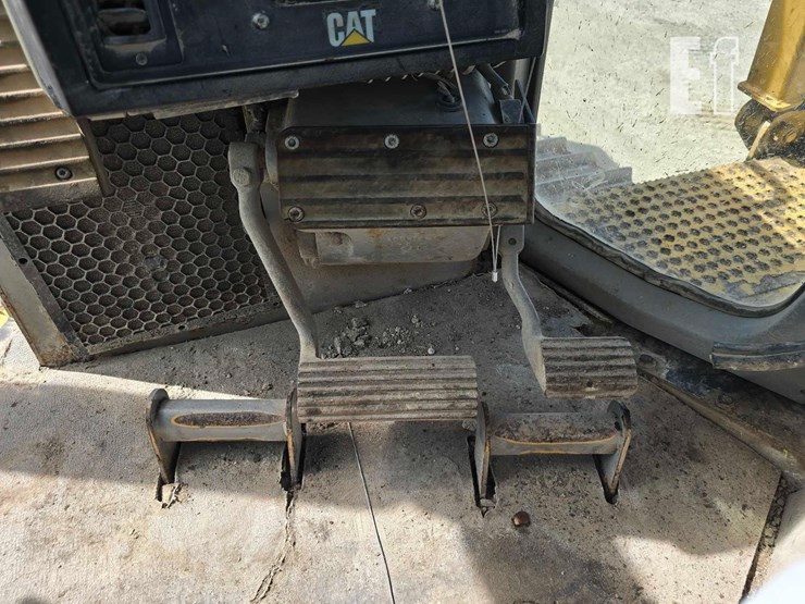 2007-caterpillar-d6r-image-16