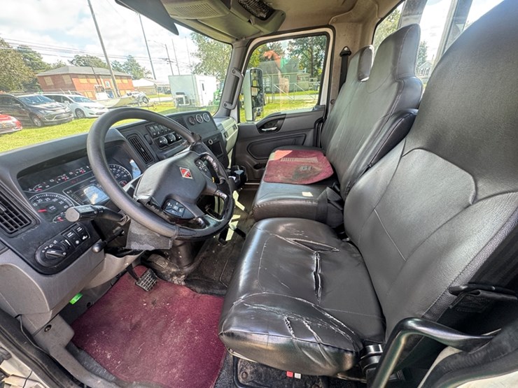 2021-international-mv607-sba-medium-duty-flatbed-rollback-cummins-diesel---278,506-miles-showing-image-6