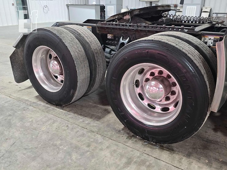 2020-kenworth-t680-image-26
