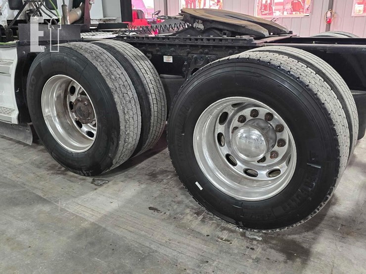 2020-kenworth-t680-image-24